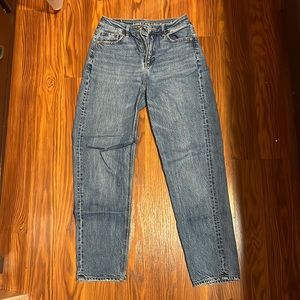 American Eagle Mom Straight Jean